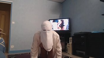 Preview 2 of Jodi West Sleeping Porn - musulmane en burka montre ses seins