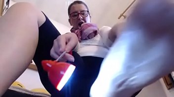 Preview 4 of The Habib Show Sex Videos - Piedi sporchi e sudati dopo una sessione in palestra con queste scarpe rotte e sporche