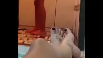 Preview 2 of Porn Xnxx Hd Com - Casal de L&eacute_sbicas vendo uma tomar banho e se masturbando