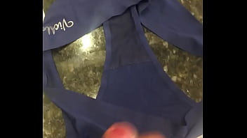 Preview 2 of Boob Play And Sucking Nipples - Leite na calcinha da esposa