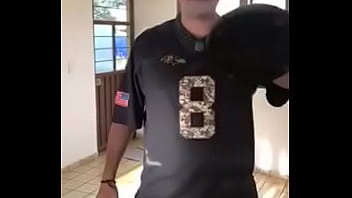 Preview 1 of Paltry A - Ejercicio a lo nfl sac&aacute_ndose el chile
