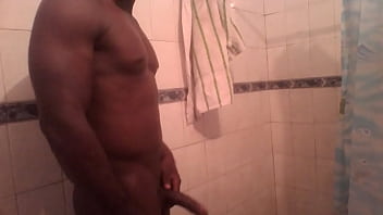 Preview 3 of Norwayn Chunny - negro rico  desnudo ba&ntilde_andose