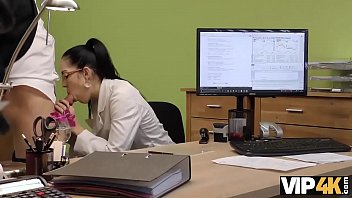 Preview 2 of Saniy Lone Xxxvideo Online - VIP4K. Leihmittel ist glucklich,  Gesicht und Vagina des Musikers zu ficken