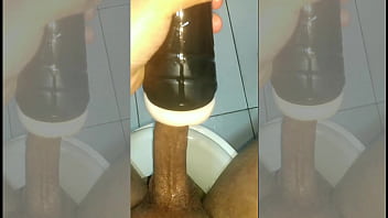 Preview 3 of Paki Self - Me masturbei e gozei usando o meu brinquedo flashlight (cu)