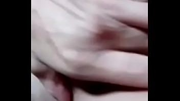 Preview 1 of Friend Russian Cuckold - Caiu na net Coroa tarada se masturba e deixa buceta todinha molhada na cam