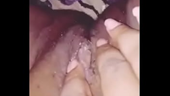 Preview 1 of Pasin Xyz - Novinha esfregando a bucetinha