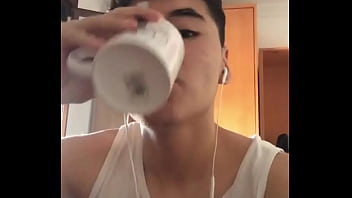 Preview 2 of Squirt Bong - Me gusta vever leche