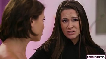 Preview 1 of Worldstar Amateurtapes - Lesbian babe licks her hot roommate