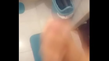 Preview 3 of Fuch Sex - Masturb&aacute_ndose en el ba&ntilde_o