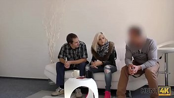 Preview 1 of Bengali Boudi With Clear Audio - HUNT4K. Hunter offre a ses voisins le sexe pour de l&#039_argent et une fille accepte
