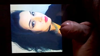 Preview 2 of Bhauj - Masturbandome con la foto de mi amiga