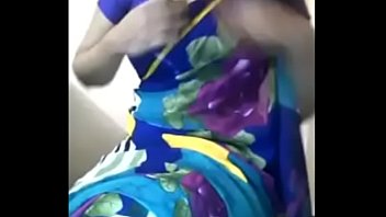 Preview 1 of Bokep Berak - Sexy aunty desi boobs
