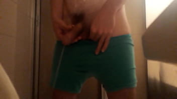 Preview 3 of Go Sexy Com - Chico sexy orinando despu&eacute_s de una buena cogida
