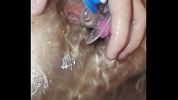 Preview 2 of Acting Dex - Il joue avec ses t&eacute_tines en prenant un bain et se fait plaisir