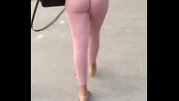 Preview 4 of Videos Porno Fre - Homies Girlfriend Walking. Fuck him