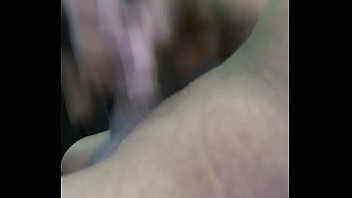 Preview 4 of Wife Xxx Sutbon - Mirando porno en mi carro