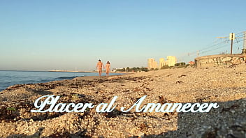 Preview 1 of Www Servirporno Com - TRAILER - Placer al Amanecer - Linda del Sol &amp_ Cris Angelo
