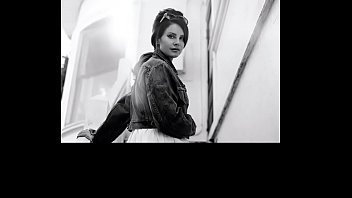 Preview 1 of Toilet Pushi - Lana Del Rey - Love song - Legendado
