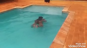 Preview 1 of Docteur Lomp - Anitta Cross  piscininha