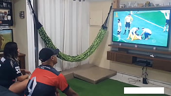 Preview 1 of Sexy Punjabi Mom - Corinthiana versos Flamenguista Jogo de futebol termina em desafio no sexo