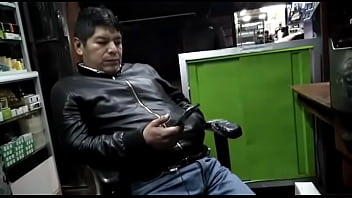 Preview 2 of Granny Milly - aki podemos ver a un macho alfa a punto de recibir.. bien richin ahi!!!