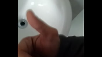 Preview 3 of Saxi Blue Film Video - Punheta no banheiro do trabalho