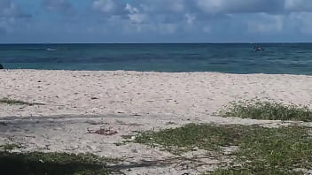 Preview 3 of Karina Kapor Xnxx - Hermosa vista frente al hotel isle&ntilde_o en la isla de san andres,  ven a disfrutar.