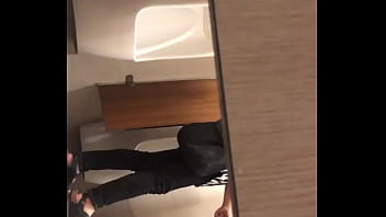 Preview 3 of Xxx Chut Videos - Sục l&eacute_n toilet