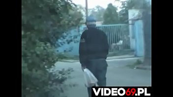 Preview 4 of Ngewe Pembatu - Polskie porno - Nastolatnia Ślązaczka robi loda w samochodzie