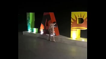 Preview 2 of Sex Atbus - Se masturba en la calle