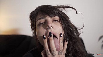 Preview 1 of Laylarees - Morena delicia goza espirrando e molha tudo! - Dread Hot
