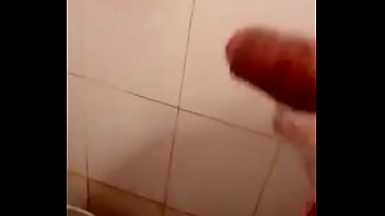 Preview 2 of Sex Uzma - Masturbandome en el ba&ntilde_o