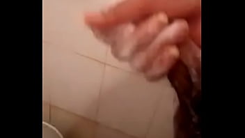 Preview 1 of Sex Uzma - Masturbandome en el ba&ntilde_o