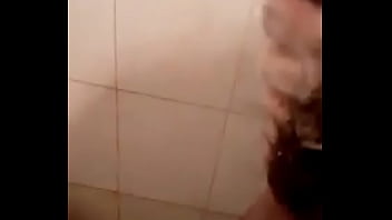Preview 4 of Sex Uzma - Masturbandome en el ba&ntilde_o