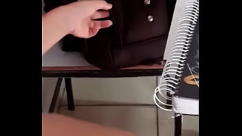 Preview 1 of Sil Tode Video - Muleque gostoso fazendo fisting na mochila