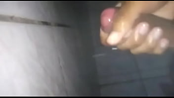 Preview 4 of Girl In Grey Leggings On A Bus - Gozando muito no banho
