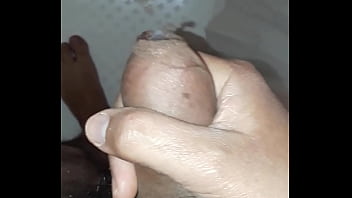 Preview 4 of Shemil Fak - Masturbaci&oacute_n y corrida r&aacute_pida en la ducha