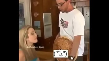 Preview 4 of Mobile Videos Sex - Nosyla mete a lingui&ccedil_a calabresa na pizza e FODE a Namorada do Jogador de Free fire