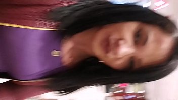 Preview 1 of Wo J - Flagra Bianca Naldy Aprontando na Rua. Mais em XV Red !