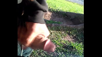 Preview 2 of Alison Tyler And Rodney Moore - Punheta pra coroa travesti no parque