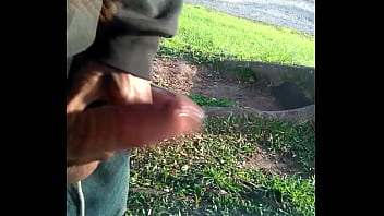 Preview 4 of Alison Tyler And Rodney Moore - Punheta pra coroa travesti no parque