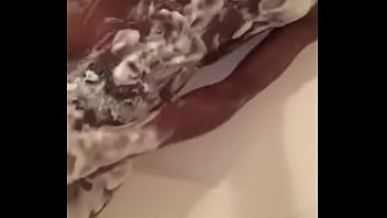Preview 2 of Kiss On Booty - Yungdingo916 playing in shower
