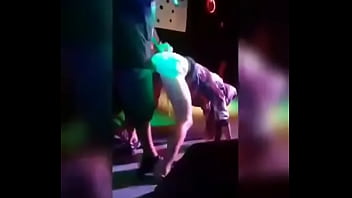 Preview 2 of New Seel Toor Xxx Ful Xxx Videos - Levantando a Saia Da Safada No Palco