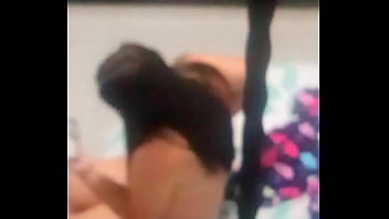 Preview 3 of Barrezzar Com Video - Vecina exibe