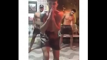 Preview 1 of Tamil Anty Six Video - Chicos bailando en short