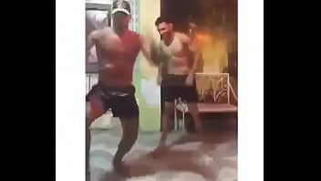 Preview 4 of Tamil Anty Six Video - Chicos bailando en short