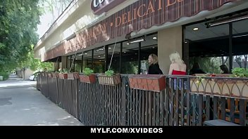 Preview 2 of Rekam Camera - MYLF - Cute Teen (Chloe Temple) Gets Scissor Fucked By Hot Milf stepMom (Carmen Valentina)