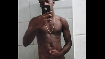 Preview 1 of Abuse Mon - novinho gozando no banho