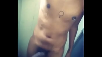 Preview 3 of Alien Sex Teen - Novinho batendo punheta no banho