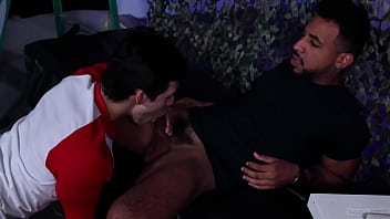 Preview 3 of Exzam Porn - Fodeu o p4i depois foi comer o f11ho